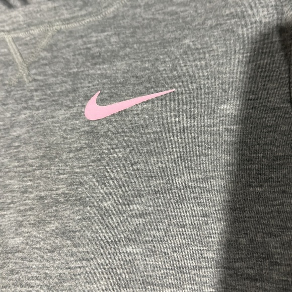 🩷🩶DRI-FIT NIKE HOODIE 🩷🩶 - Picture 2 of 3